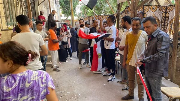 توافد المواطنين على