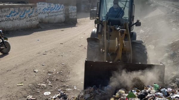 جانب من إزالة القمامة