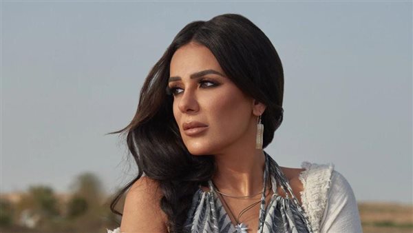 الفنانة إنجي المقدم