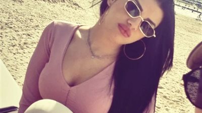 كانت تحلم بارتداء فستان الزفاف.. عروس تلقى حتفها بعد خضوعها لعملية تكبير الثديين