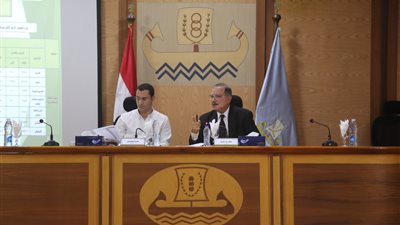 محافظ كفر الشيخ يناقش مشروعات الخطة الاستثمارية ويوجه بالاستفادة من الاعتمادات لصالح المواطنين