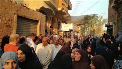 البلد كلها خرجت تودعه.. المئات يشيعون جثمان تلميذ لقي مصرعه على يد والد زميله بالمنوفية 