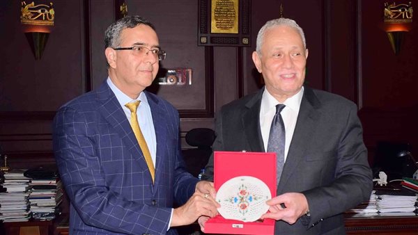 محافظ الأقصر والسفير