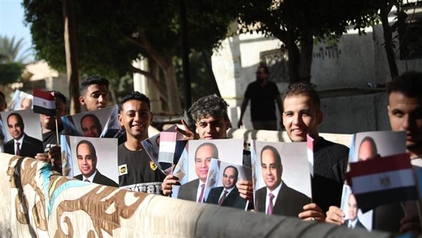 توافد المواطنين للشهر