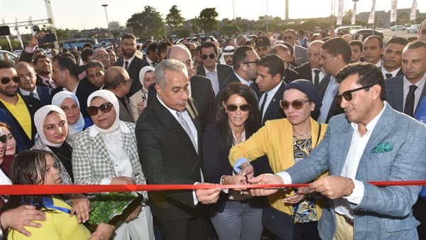 افتتاح معرض لمنتجات