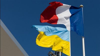 لمواجهة الهجوم الروسي.. فرنسا وأوكرانيا تتعهدان بالعمل معًا في مجال الأسلحة