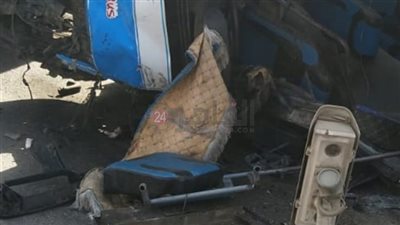 مصرع شخص وإصابة 17 آخرين إثر اصطدام ميني باص بعمود إنارة بالقاهرة 