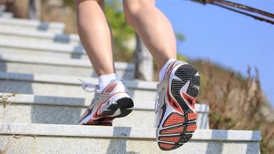صعود السلالم ومسح الأرضيات يقلل خطر الإصابة بالنوبات القلبية والسكتات الدماغية | دراسة 