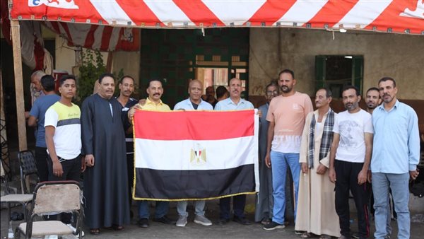 المواطنون أمام الشهر