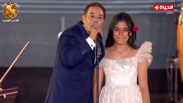 مدحت صالح مع الطفلة