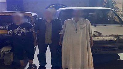 ضبط 3 أشخاص تعدوا على حارس مصنع وسرقوا خزنته