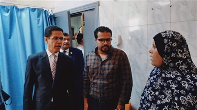 مدير مستشفى بنها الجامعي: خروج 19 مصابا بحادث تصادم ميني باص وسيارة نقل وحجز 6 آخرين