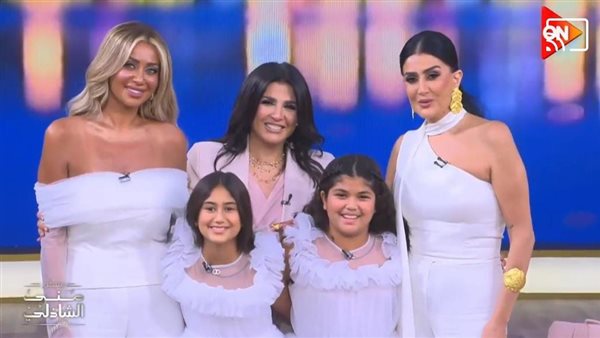 غادة عبد الرازق وأسرتها