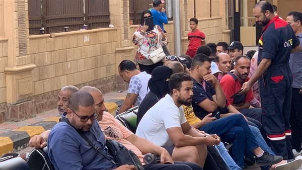 توافد المواطنين على