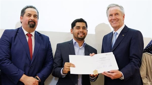 تسلم الشهادات 