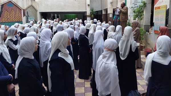 ارتداء الطالبات الزي