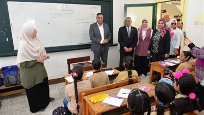 محافظ الدقهلية يتفقد المدارس في أول أيام العام الدراسي الجديد | صور