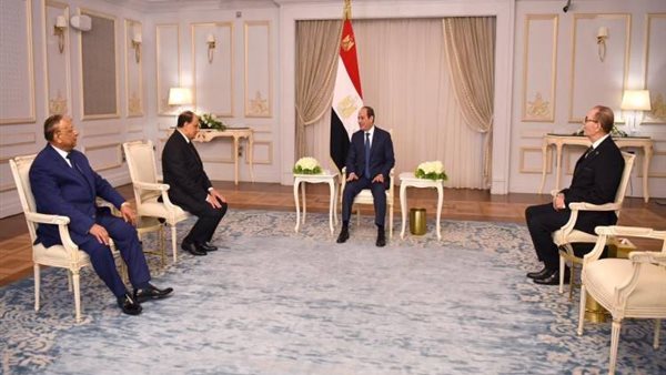 الرئيس السيسي وأعضاء
