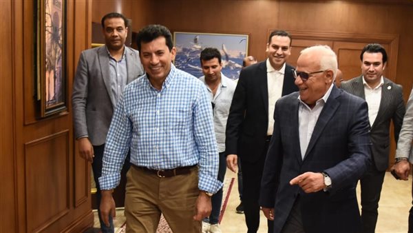 محافظ بورسعيد ووزير