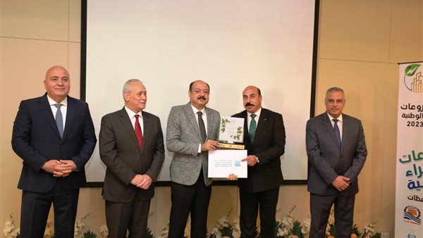 محافظ أسوان