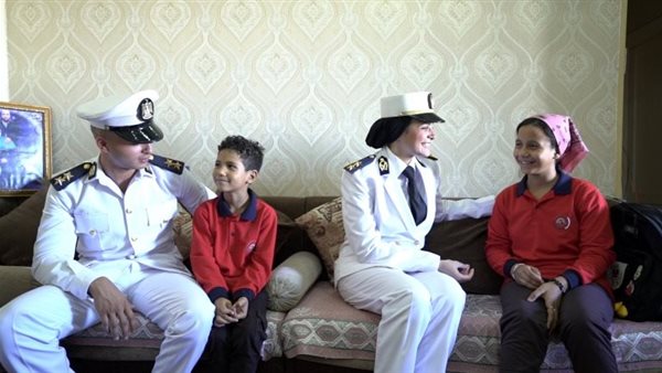  أبناء الشهداء وتهديهم