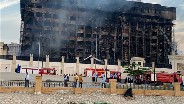 جانب من الحريق