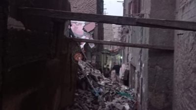 انهيار منزل من طابق واحد بالدويقة دون إصابات.. والحماية المدنية ترفع الأنقاض | صور
