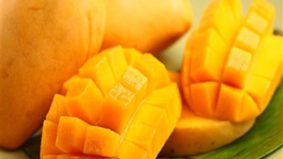 حماية من نزيف الأنف واضطرابات المعدة.. 5 أسباب لنقع المانجو قبل تناولها