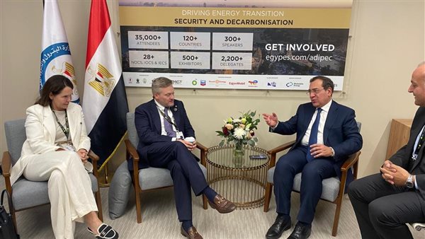 وزير البترول مع شركة