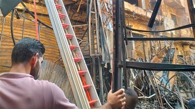 التحقيق مع أصحاب المحلات المحترقة بسوق السيدة زينب