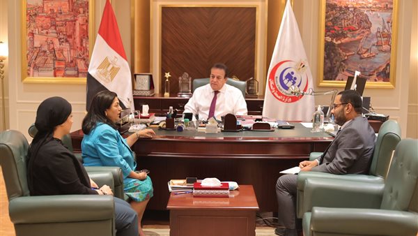 اجتماع وزير الصحة