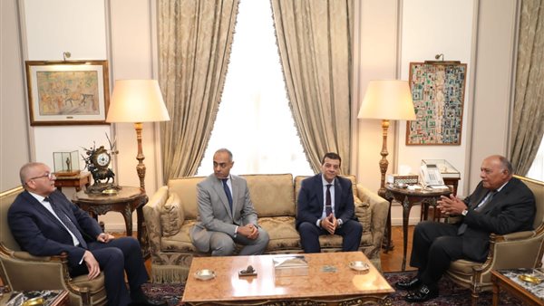 وزير الخارجية يستقبل