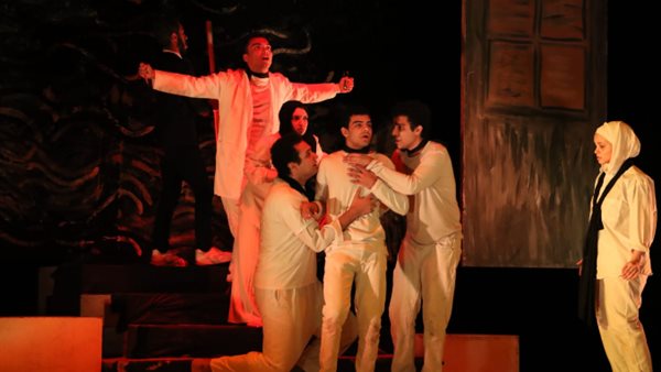 العرض المسرحي القطة