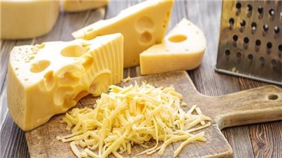 السرطان ومشاكل المعدة.. تعرف على أضرار الجبن الرومي