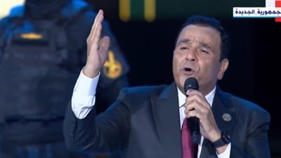لا يمكن شمسك يوم تغيب.. محمد فؤاد يتأثر خلال غنائه في احتفالية ذكرى نصر أكتوبر