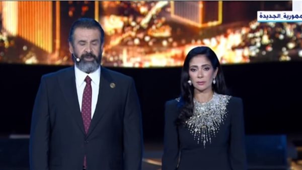 منى زكي وكريم عبد