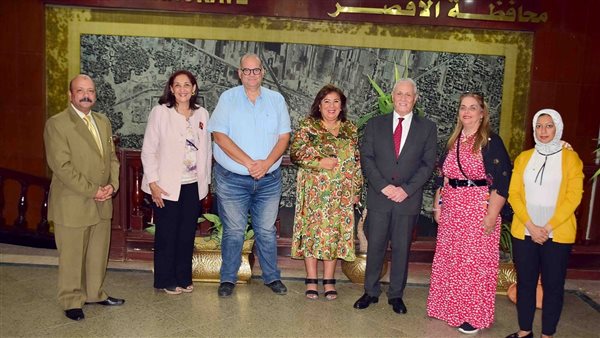 محافظ الأقصر يستقبل