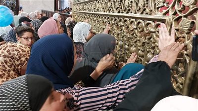 مدد يا شيخ العرب.. زغاريد ودموع من أمام ضريح السيد البدوي بطنطا في أول أيام الاحتفالات