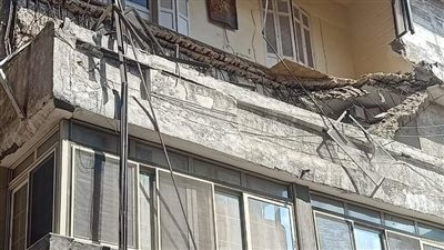 انهيار 4 شرفات لعقارين في الإسكندرية وتحطم سيارة