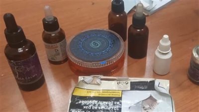 الجمارك: اتخاذ الإجراءات القانونية تجاه راكبة إيطالية قادمة من تركيا بحوزتها زيت الحشيش المخدر