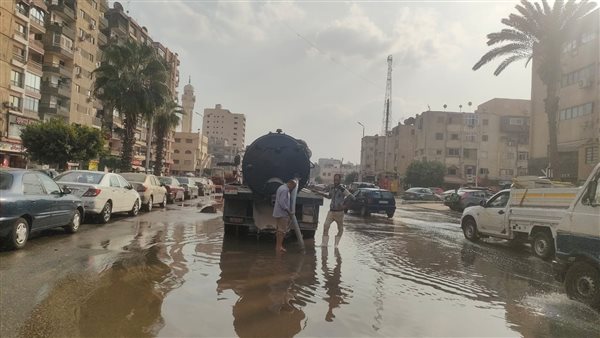 كسر ماسورة مياه 