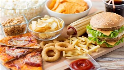 5 أسباب تجعلك تتناول العشاء مبكرا.. تقليل الارتجاع أبرزها