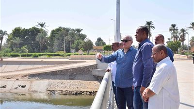 محافظ الأقصر يتفقد عددا من المشروعات التنموية بالمحافظة ويوجة بسرعة الإنجاز | صور