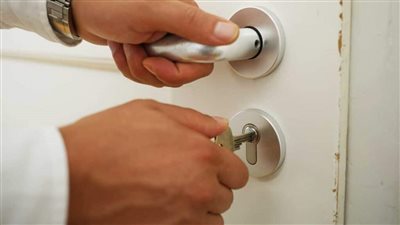 دعاء الخروج من المنزل.. مكتوب بـ 21 كلمة لتحصين نفسك خارج البيت