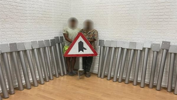 لصوص الأعمدة الحديدية