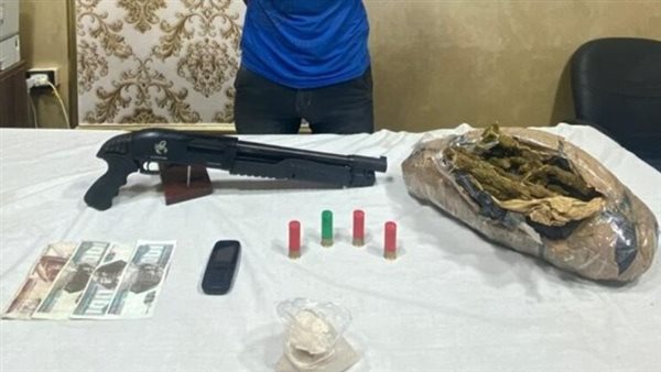 أحد المتهمين والمضبوطات