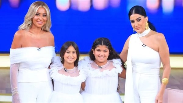 غادة عبد الرازق وابنتها