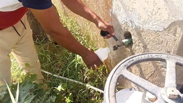 أخذ عينة من المياه