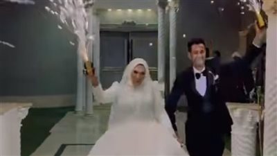 تزامنا مع طوفان الأقصى.. عروسان يحتفلان بزفافهما على أنغام أنا دمي فلسطيني بقنا | فيديو 