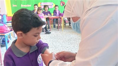 تطعيم 335 ألف طالب ضد الالتهاب السحائي والثنائي بالدقهلية